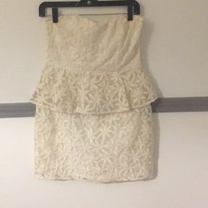 Pins and needles ivory/white flower peplum dress